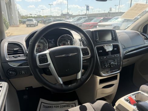 Used 2012 Chrysler Town & Country Touring w/ Entertainment Group #1 FWD image 31