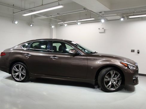 Used 2016 INFINITI Q70 3.7 w/ Sport Package image 9