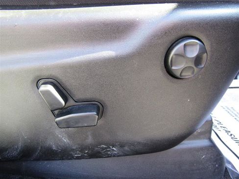 Used 2015 Jeep Grand Cherokee Overland image 38