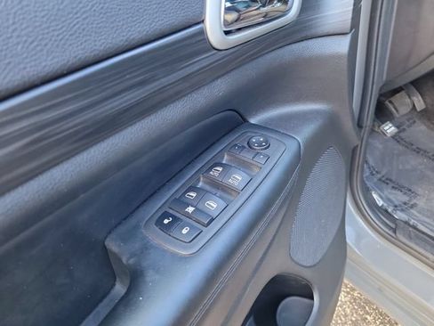 Used 2022 Jeep Grand Cherokee Laredo AWD/4WD image 17