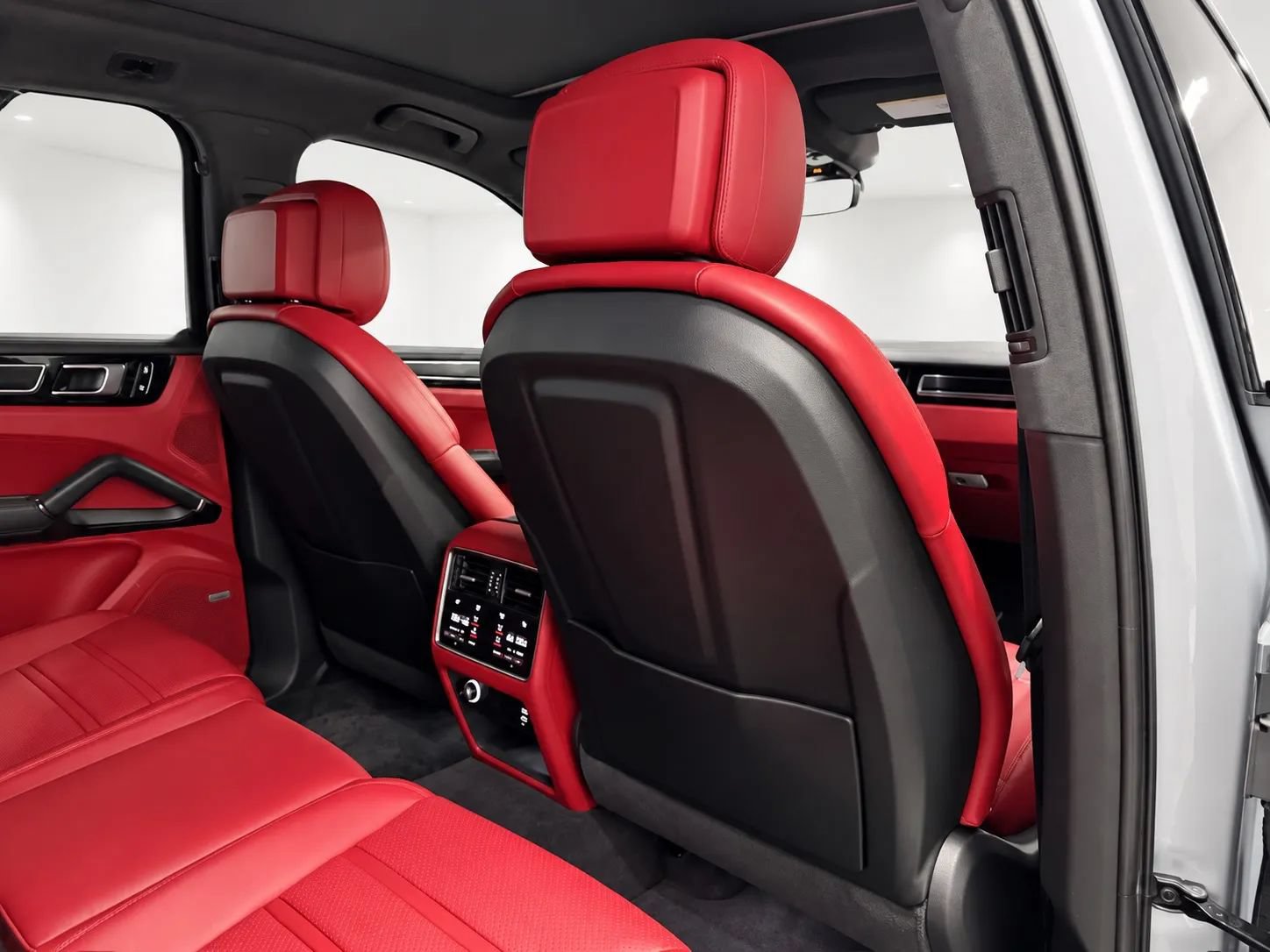 Used 2021 Porsche Cayenne GTS AWD/4WD image 21