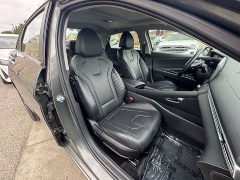 Used 2025 Hyundai Elantra Limited image 39