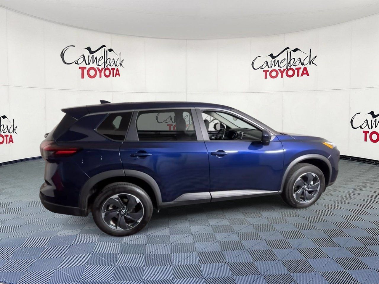 Used 2025 Nissan Rogue SV AWD/4WD image 3
