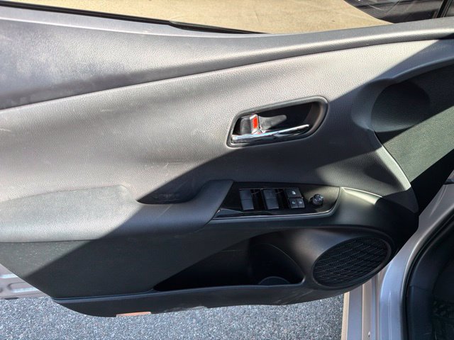 Used 2021 Toyota Prius Prime XLE w/ Carpet Mat Package (TMS) FWD image 18