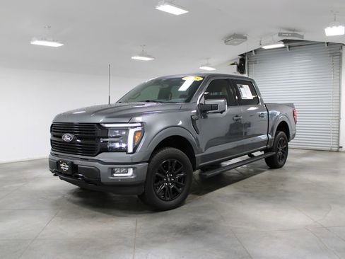 Used 2025 Ford F150 Platinum image 4