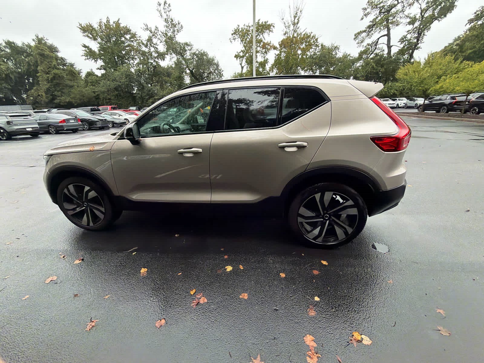Used 2024 Volvo XC40 B5 Plus w/ Climate Package AWD/4WD image 11