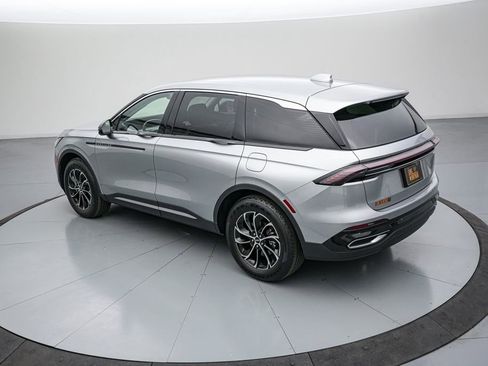 Used 2025 Lincoln Nautilus Premier image 6