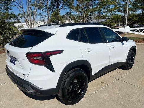 New 2026 Chevrolet Trax LT w/ Midnight Edition image 3