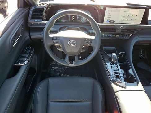 Used 2025 Toyota Crown AWD/4WD image 12