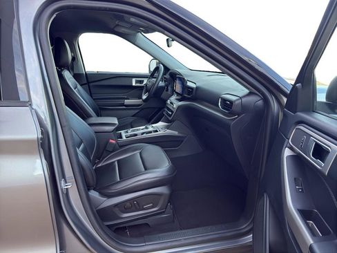 Used 2024 Ford Explorer XLT w/ Equipment Group 202A image 8