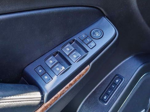 Used 2015 Chevrolet Suburban LTZ image 20