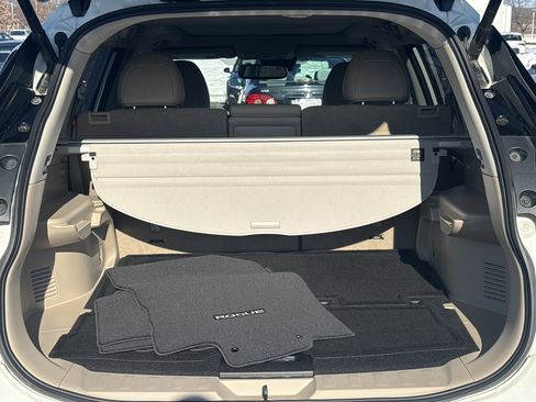 Used 2017 Nissan Rogue SL w/ SL Premium Package image 13
