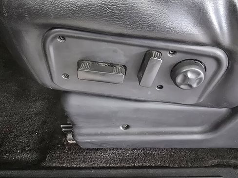 Used 2005 HUMMER H2 w/ Preferred Equipment Group image 31