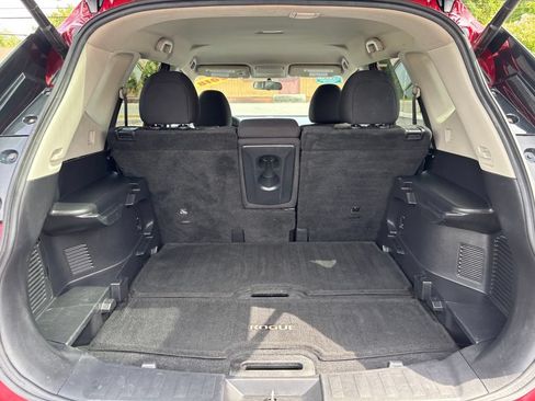 Used 2018 Nissan Rogue SV AWD/4WD image 10