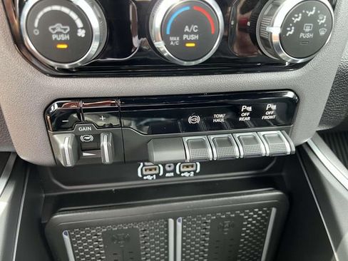 New 2025 RAM 2500 Big Horn AWD/4WD image 22
