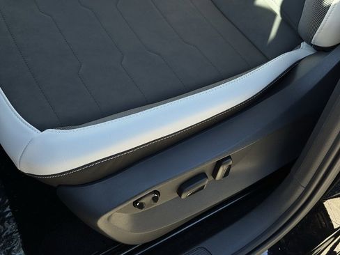 New 2025 Volkswagen Taos SE image 19