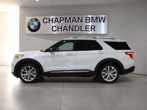 Used 2022 Ford Explorer Platinum w/ Premium Technology Package AWD/4WD image 2
