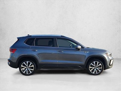 Used 2024 Volkswagen Taos SE FWD image 4
