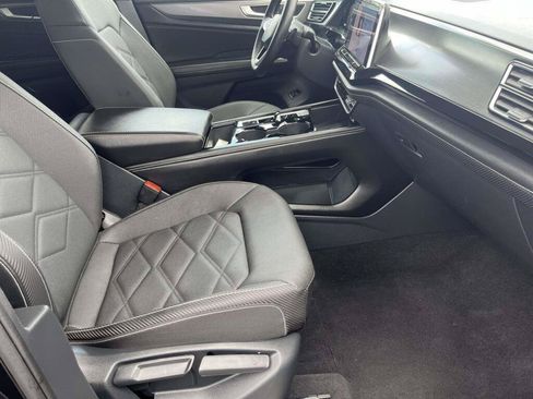 Used 2025 Volkswagen Atlas Cross Sport SE FWD image 22