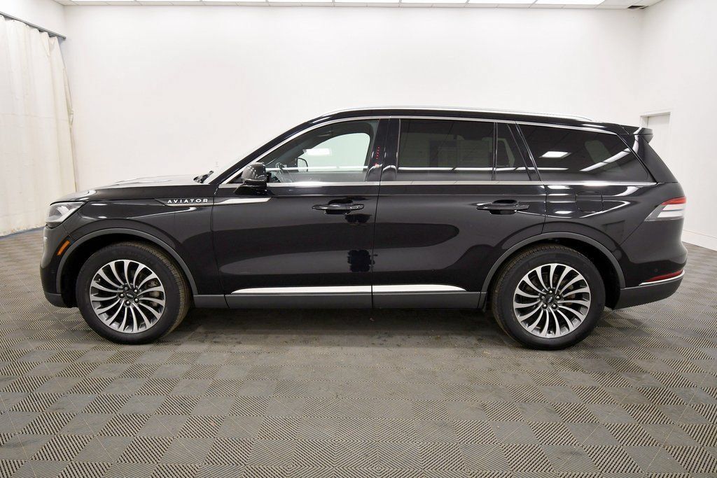 Used 2021 Lincoln Aviator Reserve AWD/4WD image 4
