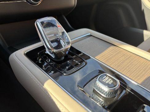 New 2026 Volvo XC90 B6 Plus w/ Protection Package Premier image 17