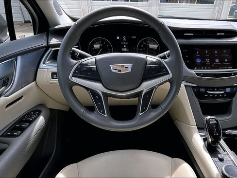 Used 2023 Cadillac XT5 Premium Luxury w/ Technology Package image 6