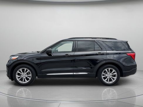 Certified 2024 Ford Explorer XLT w/ Equipment Group 202A RWD image 5