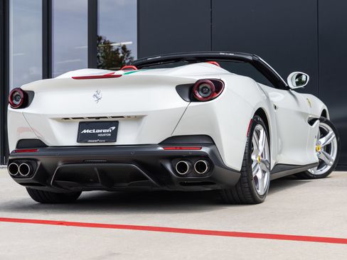 Used 2020 Ferrari Portofino RWD image 11