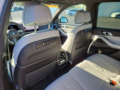 Used 2025 BMW X5 xDrive40i image 12