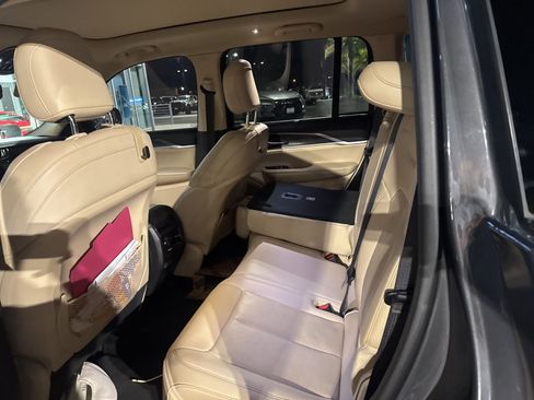 Used 2022 Jeep Grand Cherokee Limited w/ Luxury Tech Group II image 12