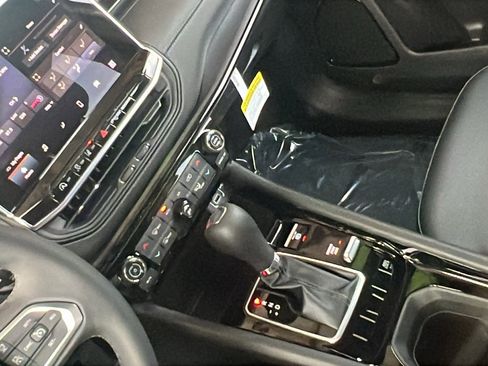 New 2026 Jeep Compass Limited image 24