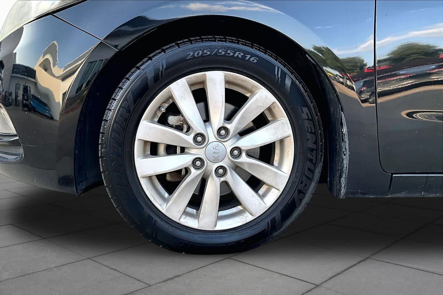 Used 2015 Kia Forte EX FWD image 11