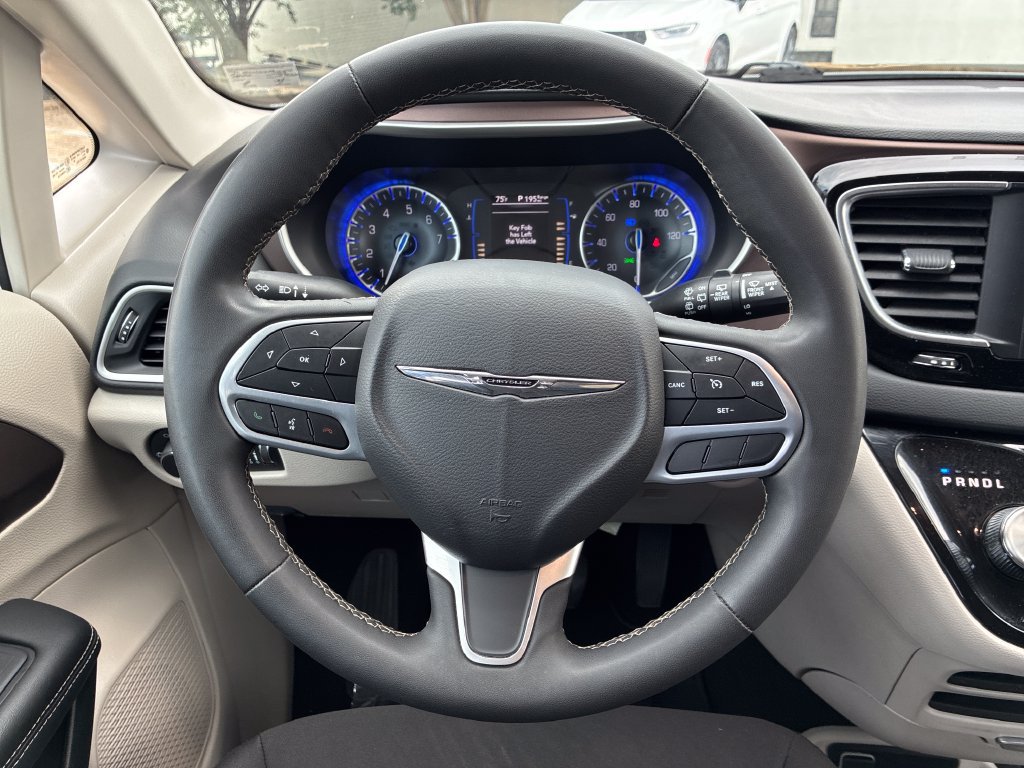 Used 2023 Chrysler Voyager LX FWD image 15