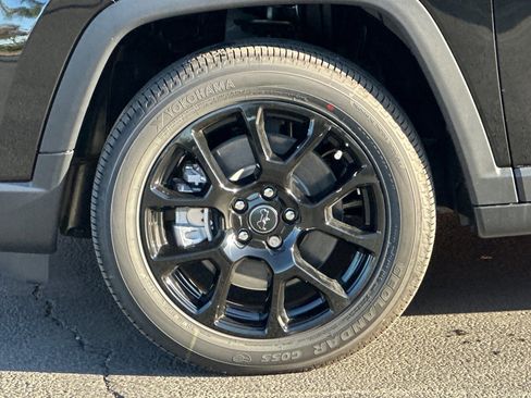 New 2026 Jeep Compass Latitude image 25