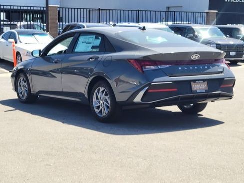 New 2026 Hyundai Elantra Hybrid FWD image 3