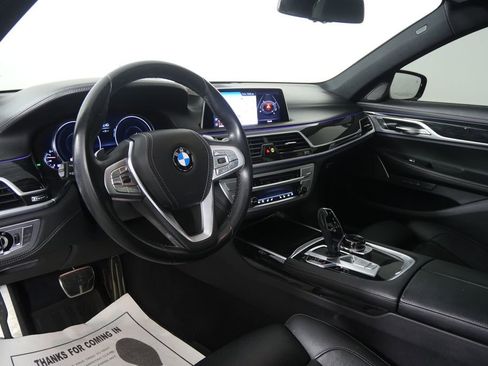Used 2019 BMW 740i w/ Executive Package image 11
