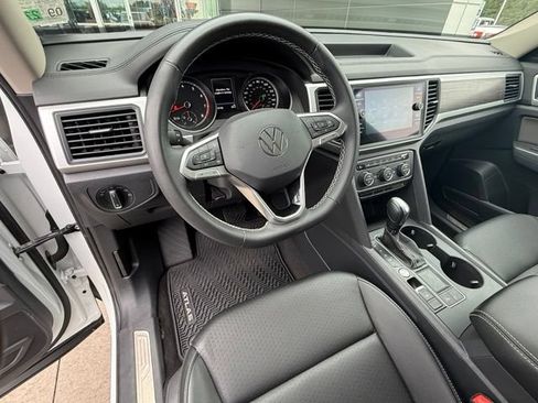 Used 2021 Volkswagen Atlas SE w/ Panoramic Sunroof Package FWD image 10