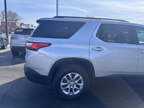 Used 2019 Chevrolet Traverse LT image 9