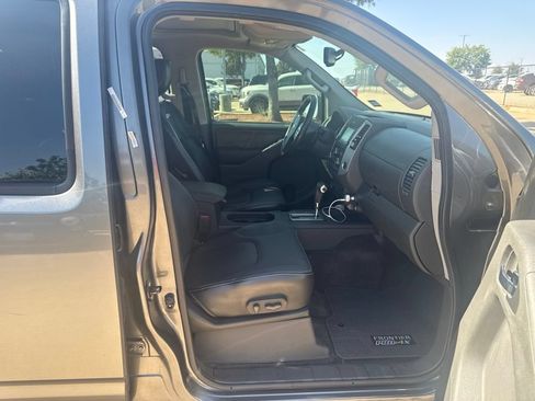 Used 2016 Nissan Frontier PRO-4X w/ Pro-4x Luxury Package AWD/4WD image 15