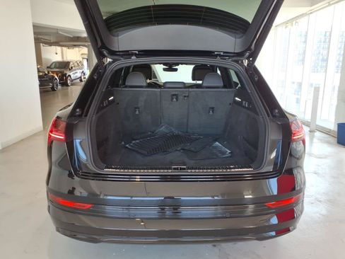 Used 2023 Audi e-tron Premium Plus w/ Premium Plus Package AWD/4WD image 12