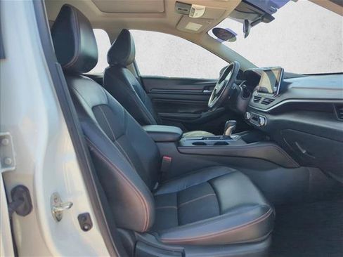 Used 2022 Nissan Altima 2.5 SR w/ Midnight Edition Package FWD image 18