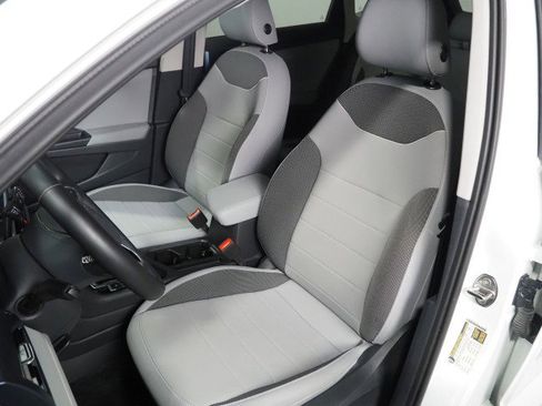 Used 2024 Volkswagen Taos SE w/ Panoramic Sunroof Package FWD image 14