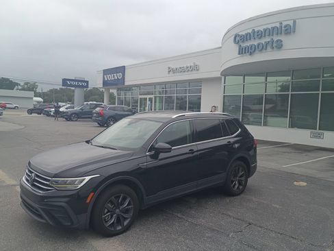 Used 2023 Volkswagen Tiguan SE FWD image 2