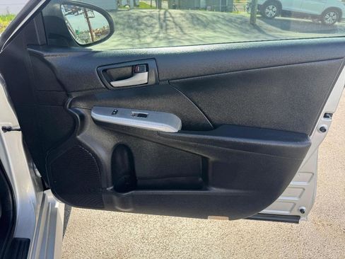Used 2014 Toyota Camry SE w/ Moonroof Package image 27