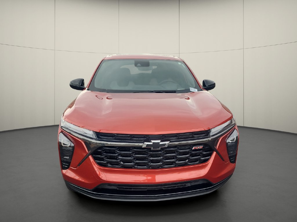 Used 2024 Chevrolet Trax RS w/ Sunroof Package FWD image 2
