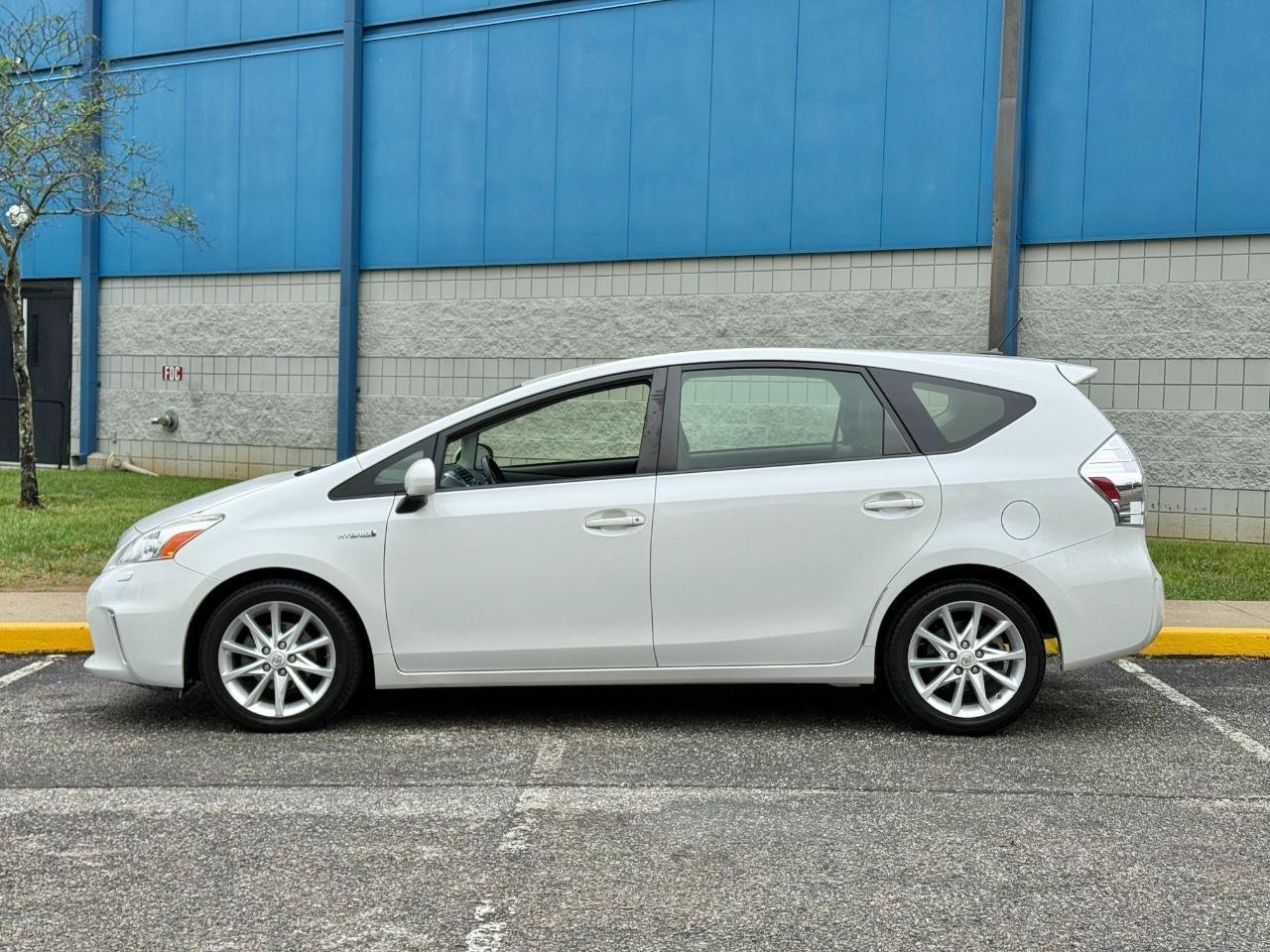 Used 2013 Toyota Prius V Five FWD image 8