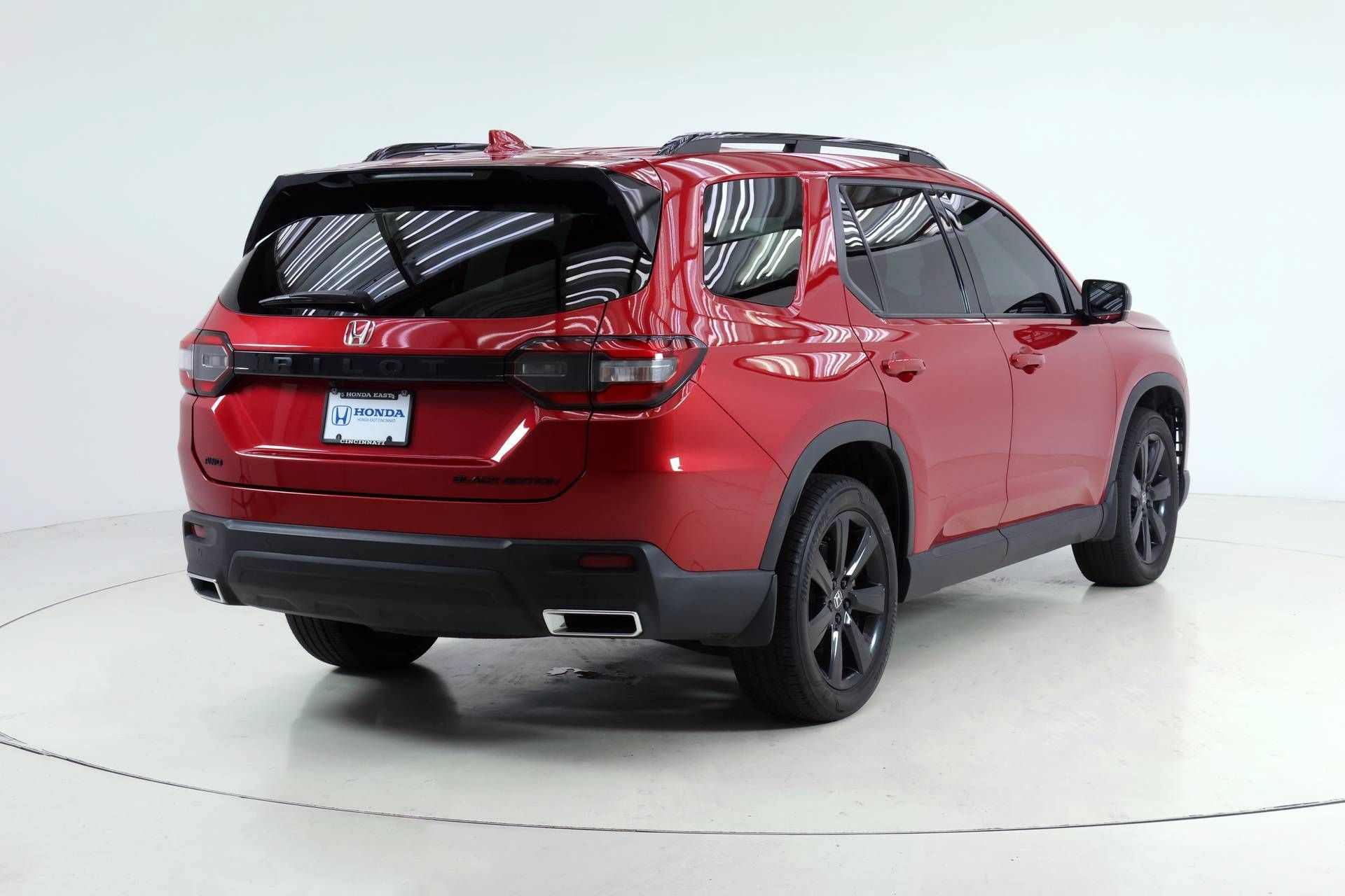 Certified 2025 Honda Pilot Black Edition image 2