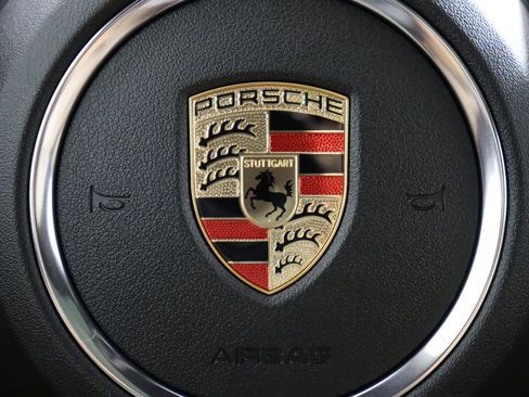 Used 2025 Porsche Macan image 42