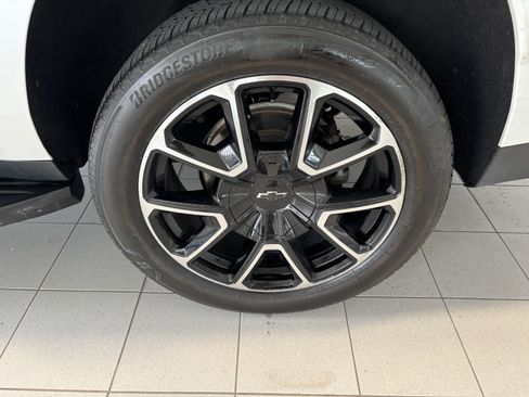 Used 2022 Chevrolet Suburban RST w/ Luxury Package AWD/4WD image 6