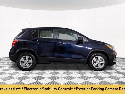 Certified 2022 Chevrolet Trax LS w/ Tint and Cruise Package image 19